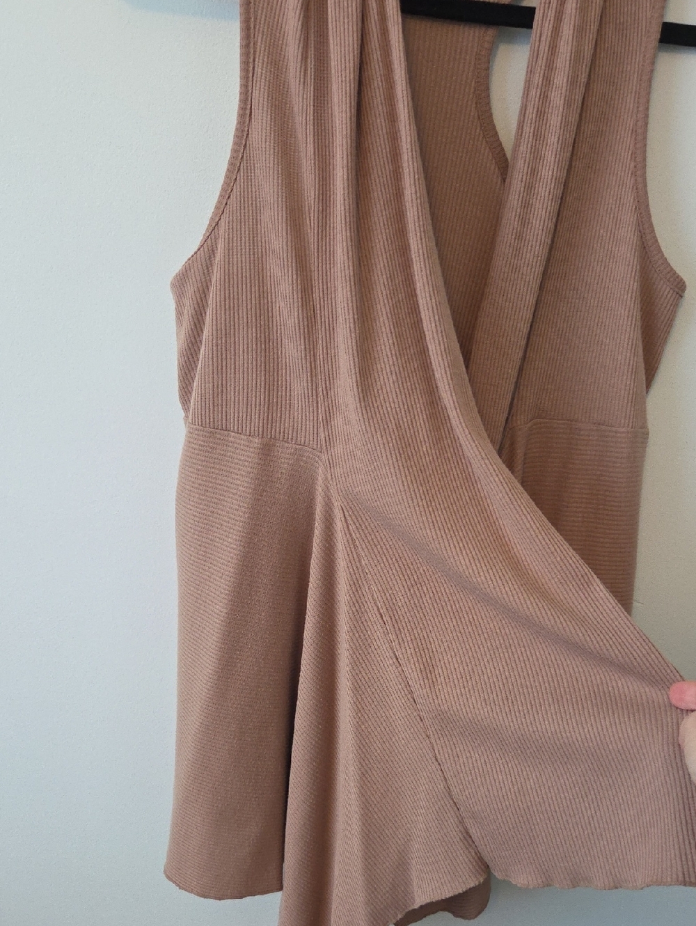 Cato Ribbed Vest - Picture 2 of 3